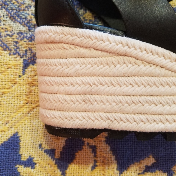 LIKE NEW Sorel Cameron Wedge Multistrap - Picture 4 of 5